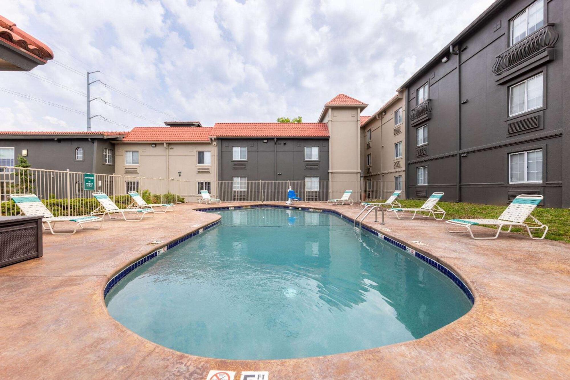 La Quinta Inn By Wyndham Kansas City Lenexa Zewnętrze zdjęcie